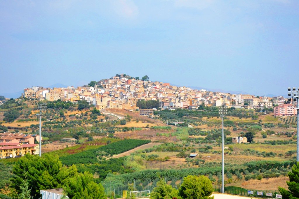 Comune di Cianciana, sette dipendenti si assentavano dall'ufficio anche per stendere i panni a casa