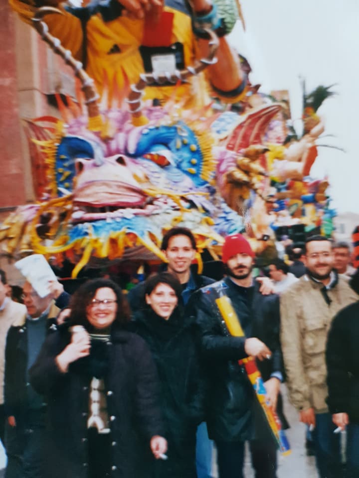 Un giovanissimo Roberto Fico nel 2003 al Carnevale di Sciacca ospite di Mauro Tirnetta