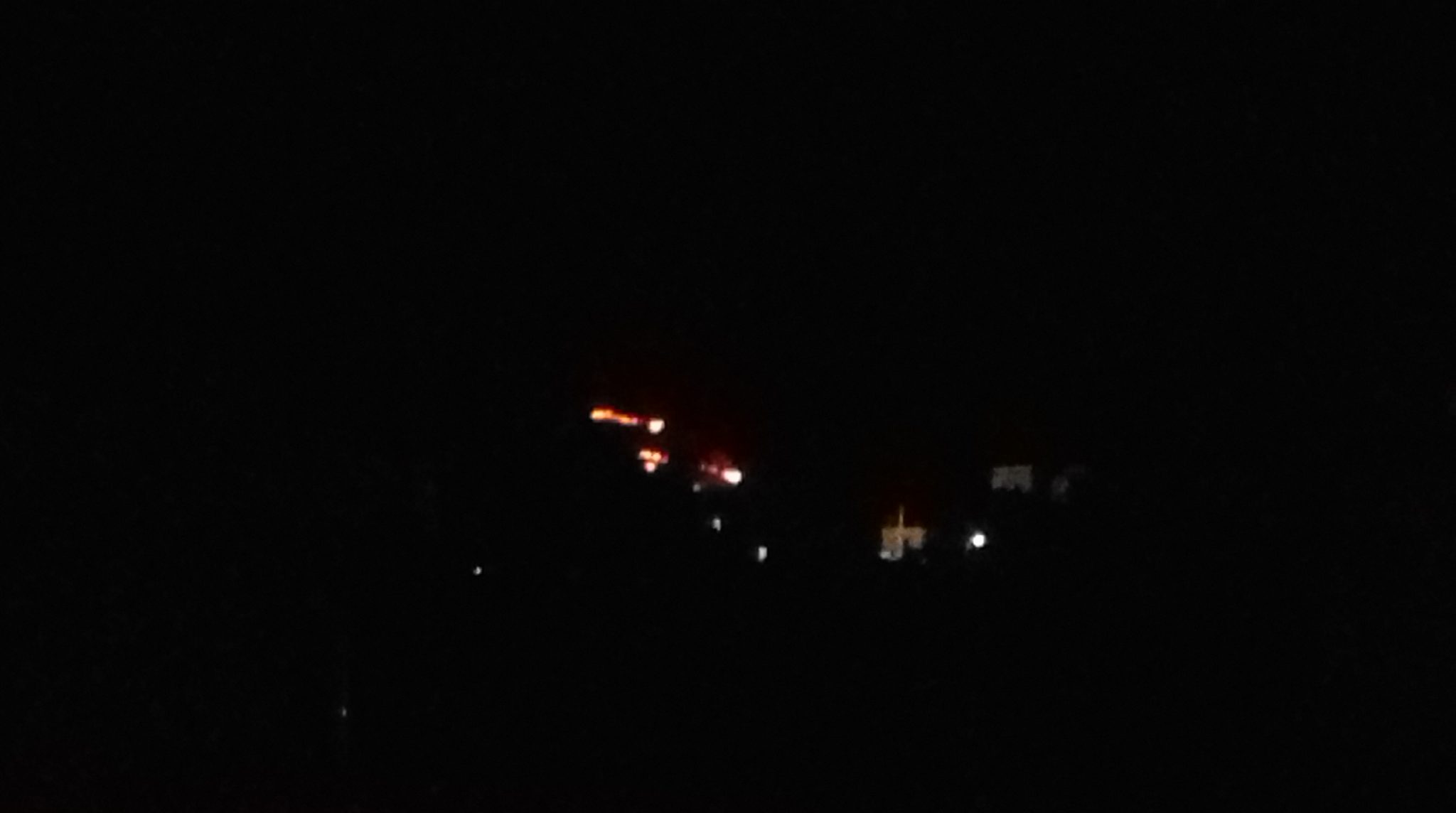 Fiamme a Nadore, intervento dei vigili del fuoco