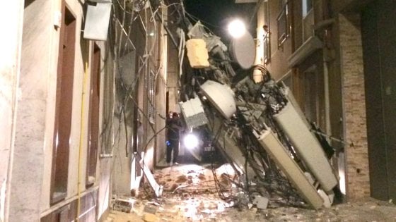 Tragedia sfiorata a Castelvetrano, cade ripetitore a causa del vento