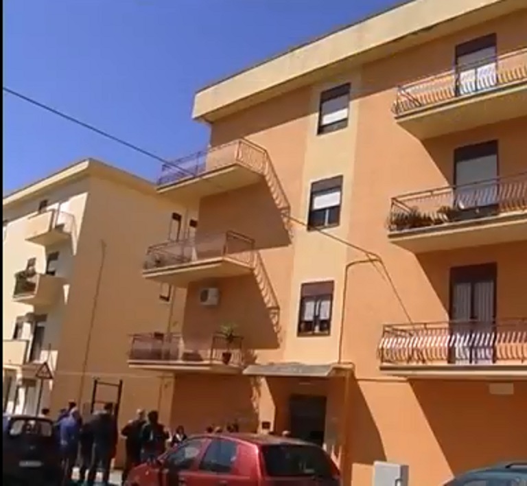Da settimane acqua inquinata tra le vie Sarno e Brigadiere Nastasi: residenti pronti a presentare un esposto contro Girgenti Acque