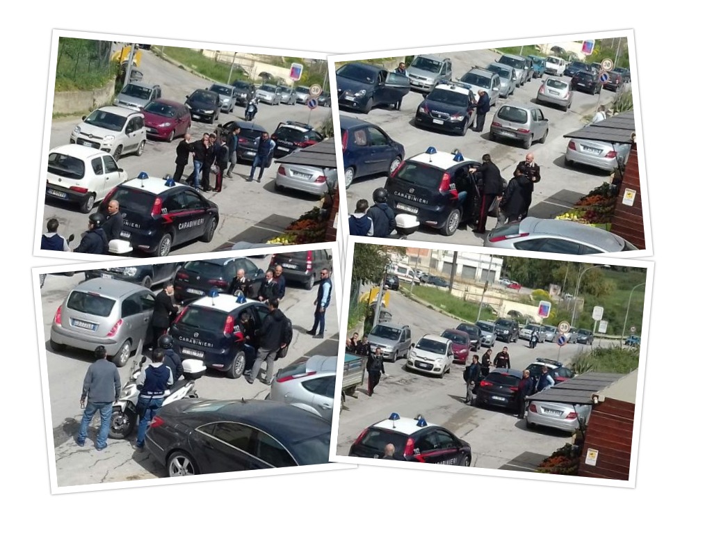 Pistola sotto un'automobile in via Ovidio, azione dei carabinieri in corso