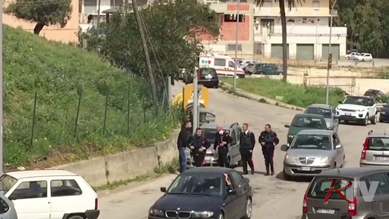 Tentata rapina, carabinieri bloccano un uomo in via Ovidio