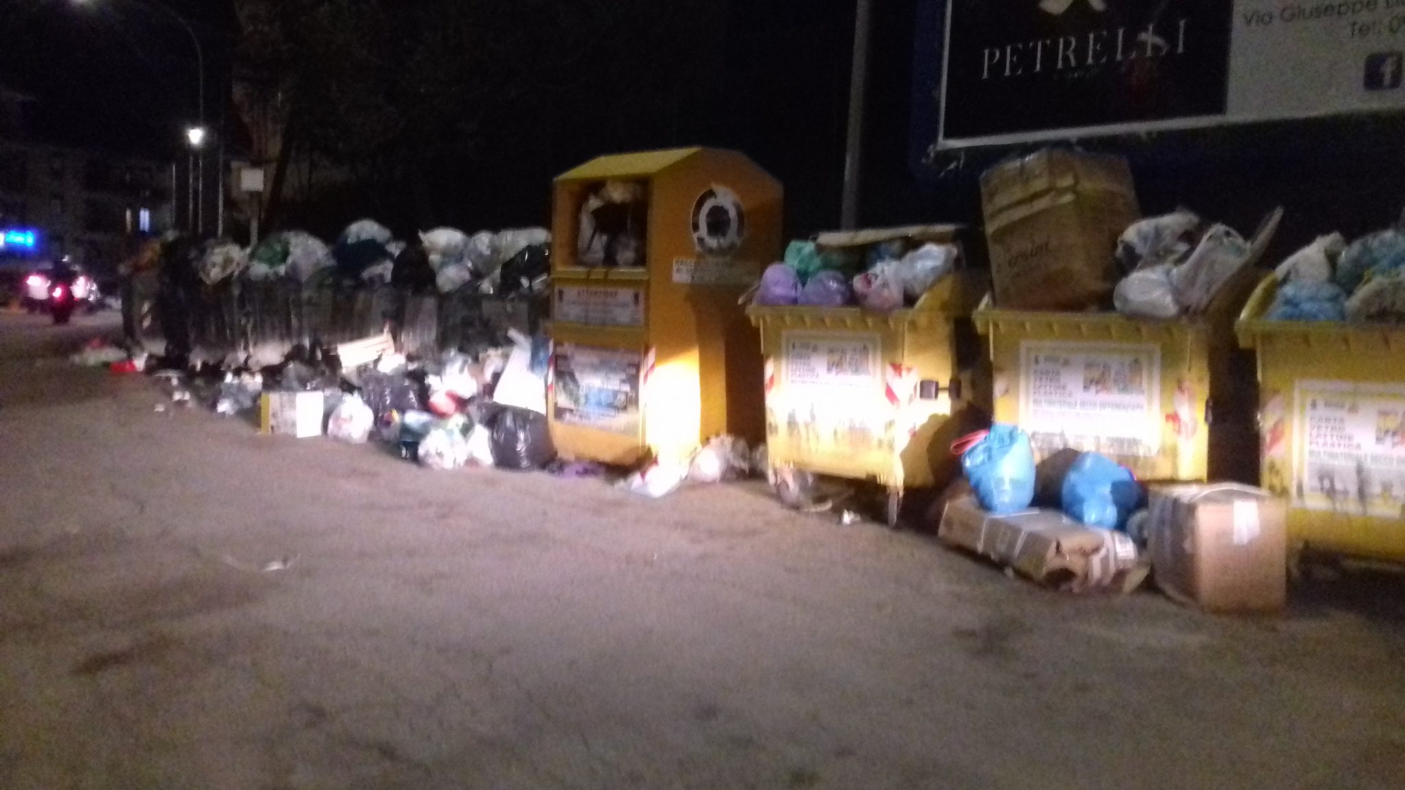 Differenziata e "resistenza al cambiamento", presi d'assalto i cassonetti di prossimita' rimasti