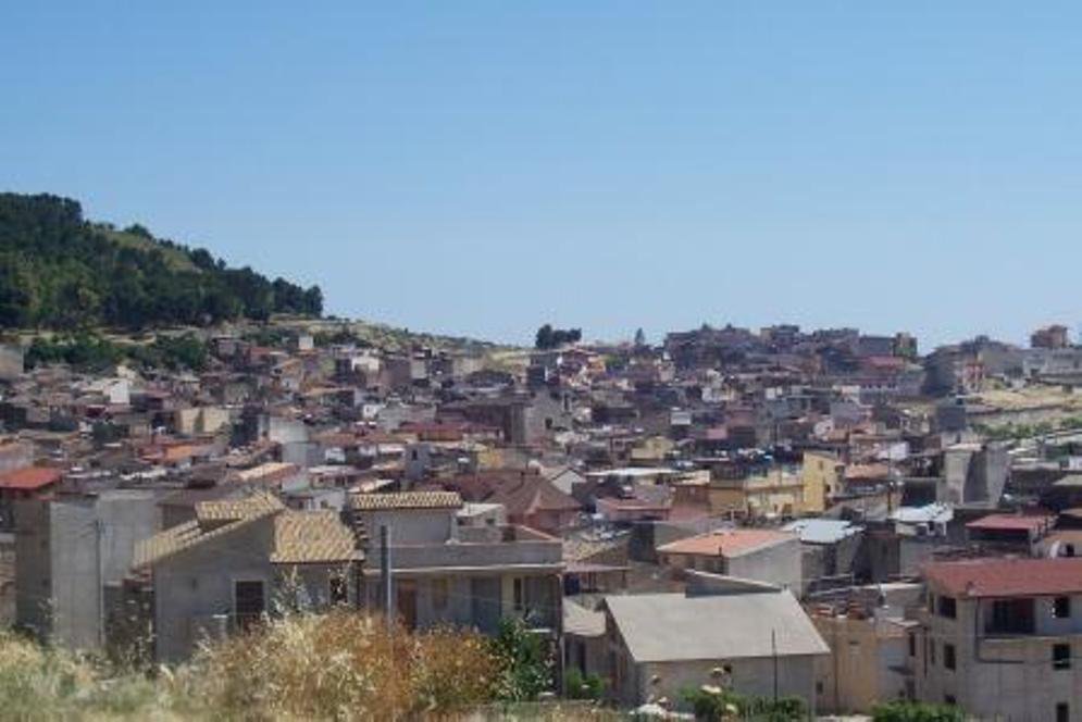 Casalinga estorce denaro ad anziano, richieste continue di soldi e costanti minacce di farlo scomparire