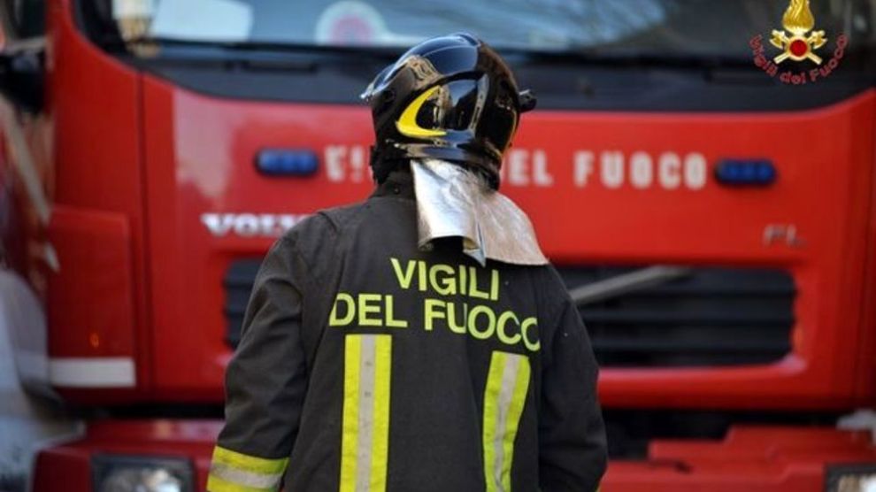 Incendio ieri sera in contrada Carbone, brucia area privata abbandonata