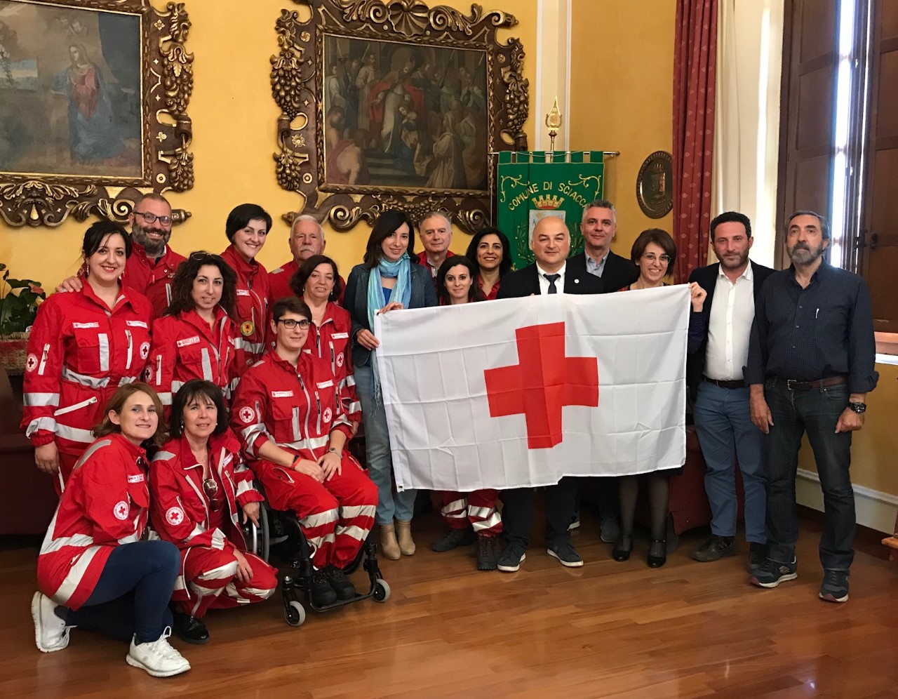 Sventola la bandiera della Croce Rossa anche al Comune di Sciacca, festeggiamenti per l'associazione storica simbolo del volontariato