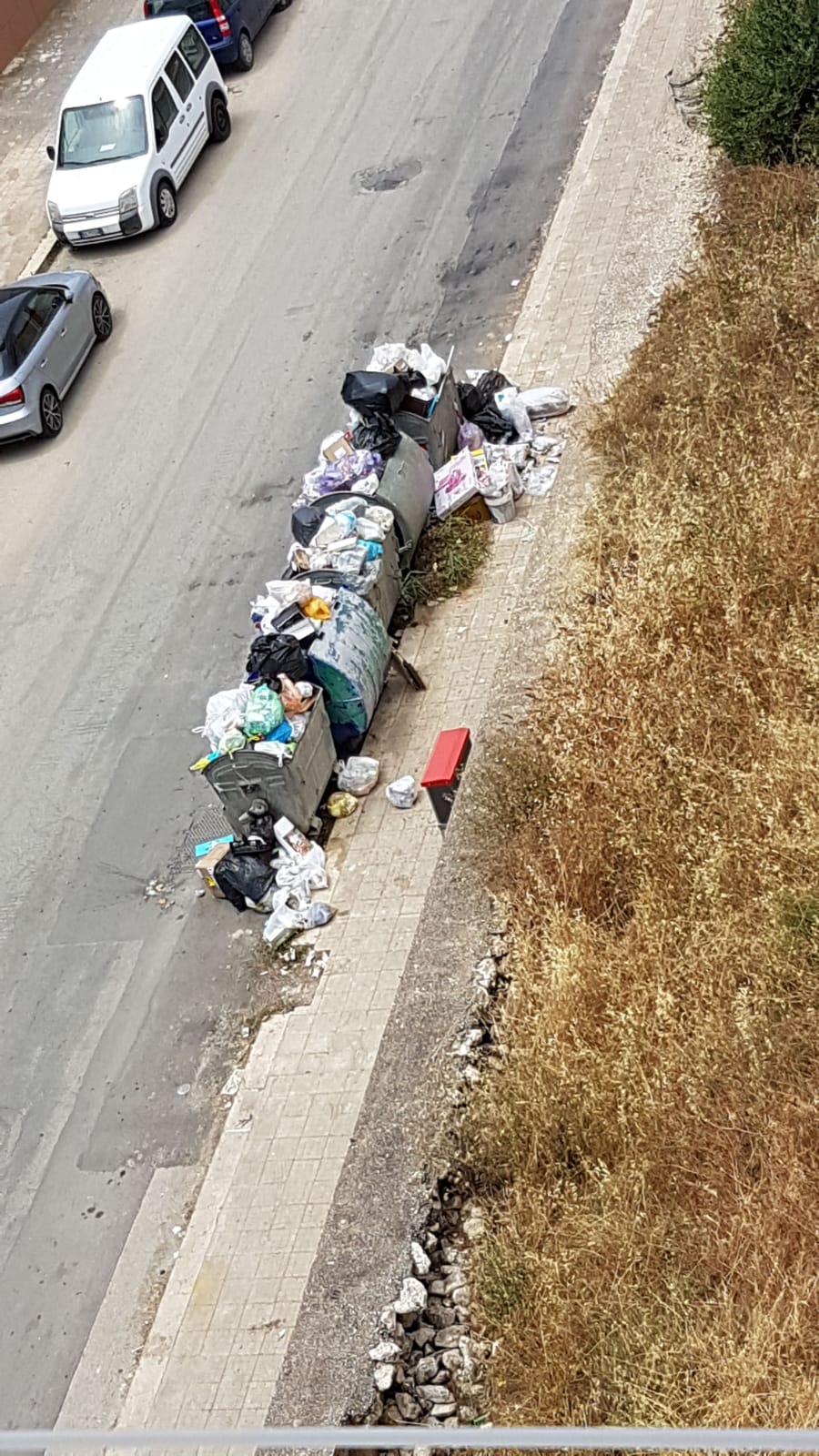 Piano Aro: i primi giorni sono trascorsi, ma c'è ancora troppa disorganizzazione. Discarica a cielo aperto in via Lido