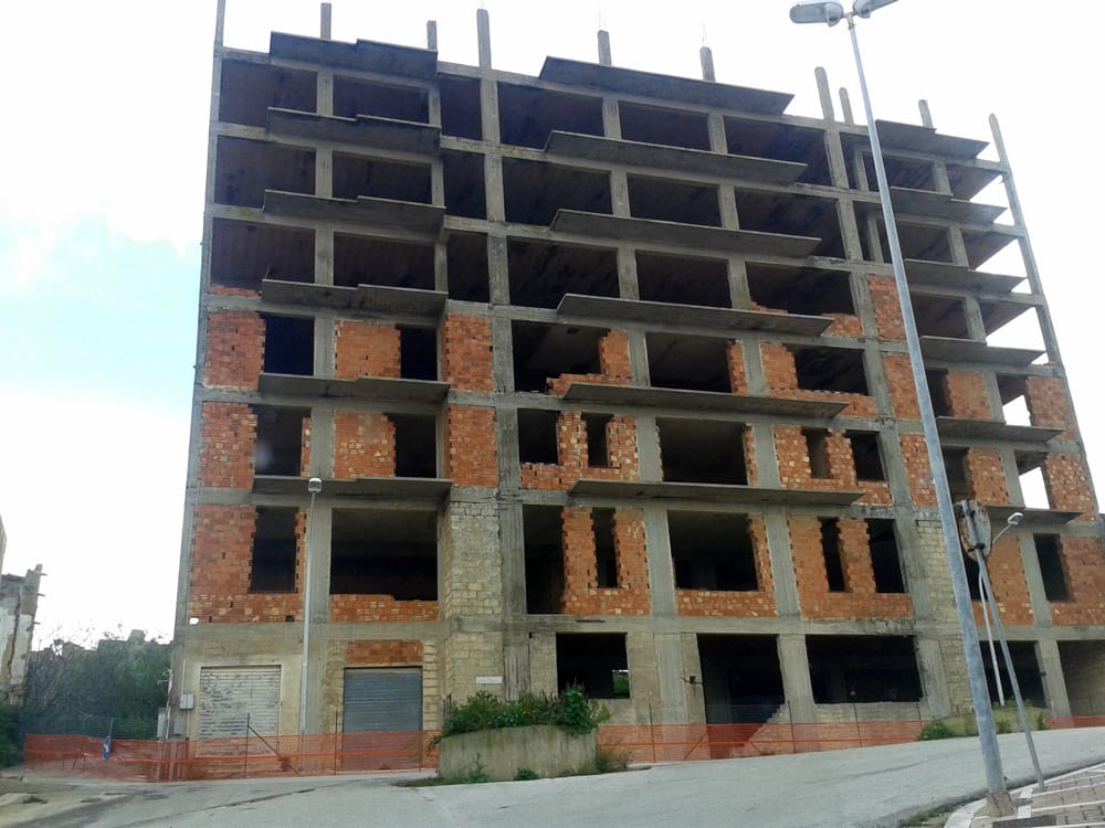 A Santa Margherita Belice si demolisce palazzo Lombardo, prima aggiudicazione della gara d'appalto