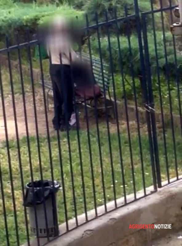 Sesso orale davanti la Prefettura ad Agrigento, il video diventa virale