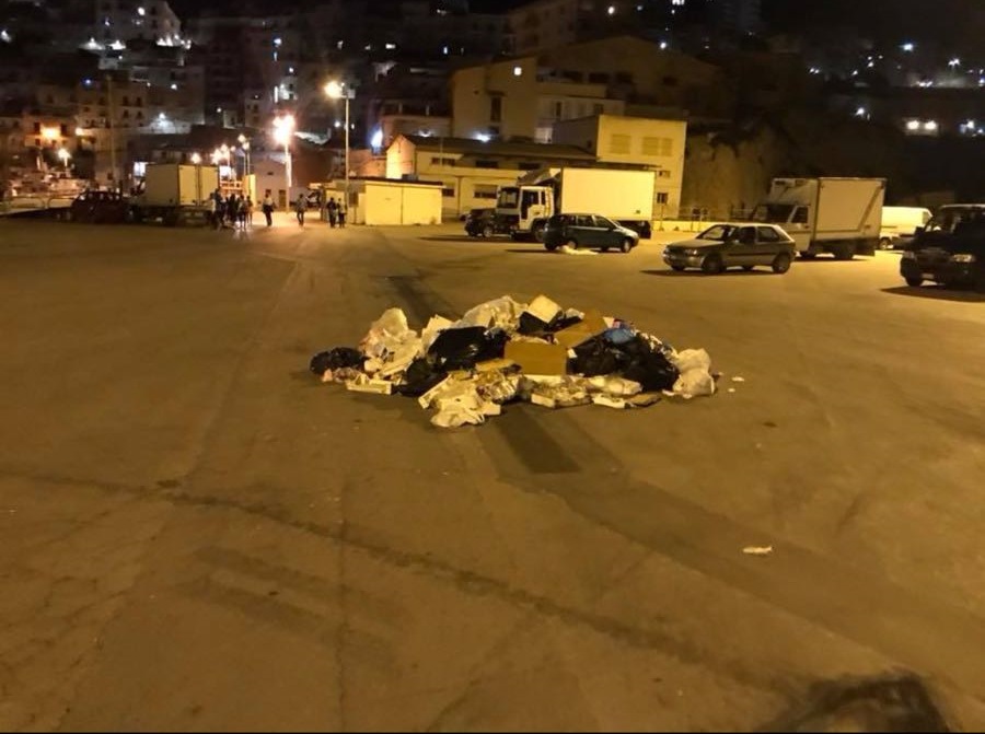 Ancora cassette di polistirolo abbandonate al porto di Sciacca, una pessima immagine della città