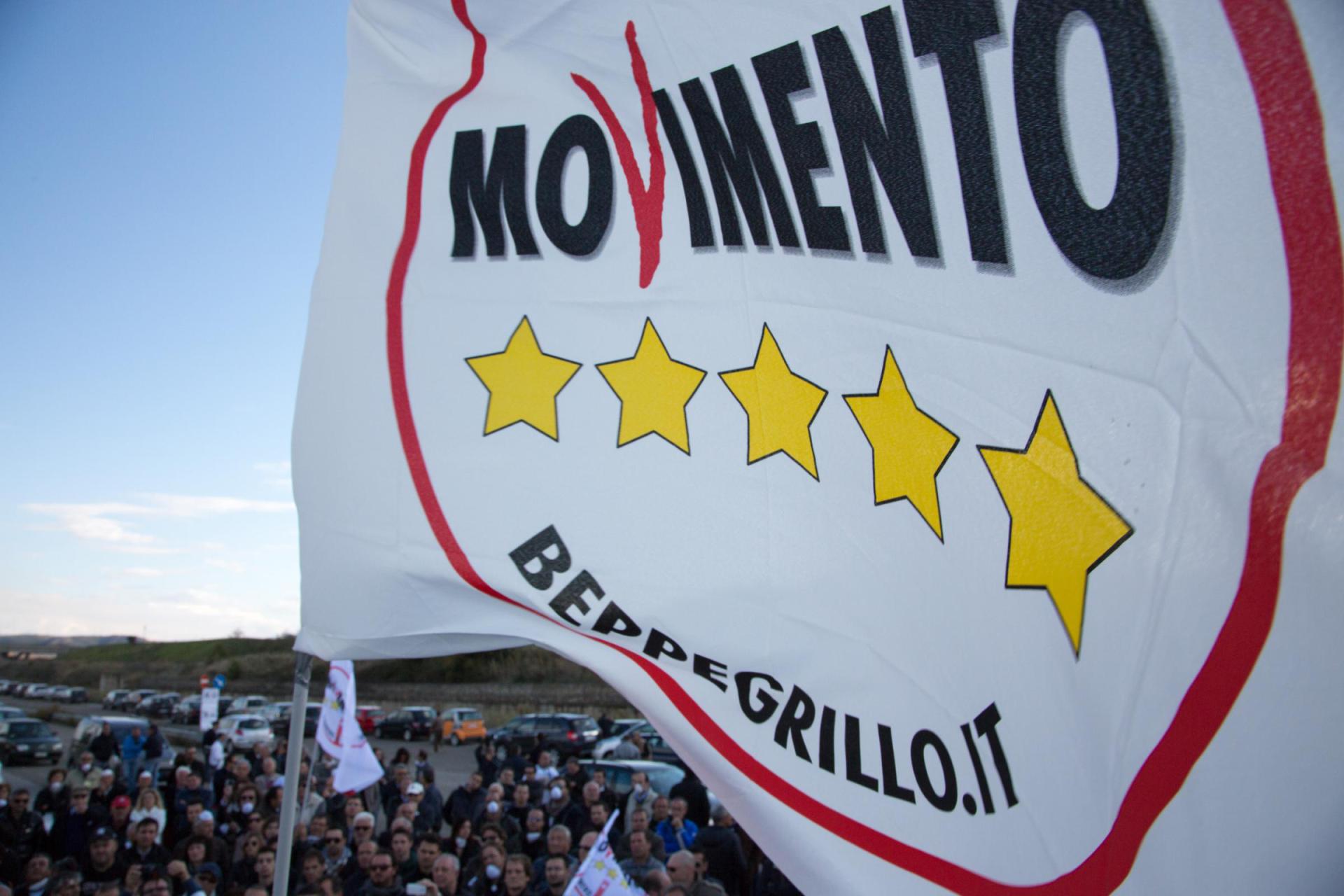 I Cinquestelle: "Con Aro o senza Aro Sciacca rimane sporca"