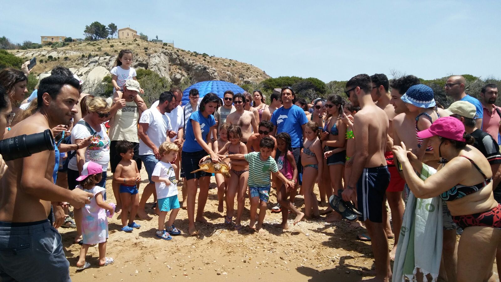 Volontari in azione ad Eraclea Minoa e Bovo Marina, pulizia delle spiagge e liberazione di una tartaruga