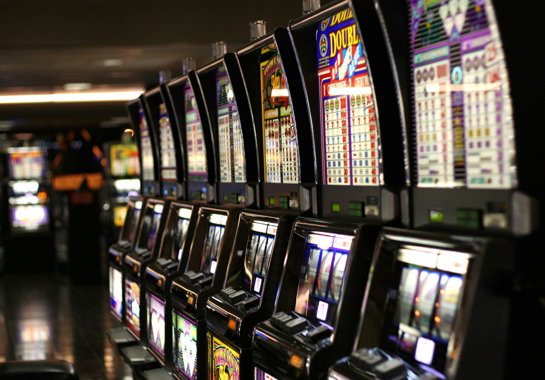 Controlli dei carabinieri nelle sale gioco, elevate sanzioni per 100 mila euro