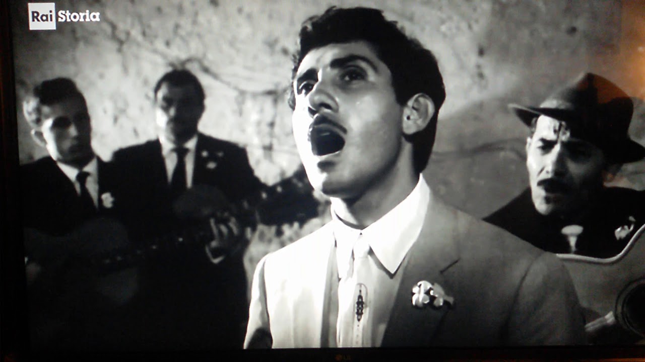 Serenata che passione! Una tradizione che resiste ancora, malgrado il mondo sia dominato dalla tecnologia