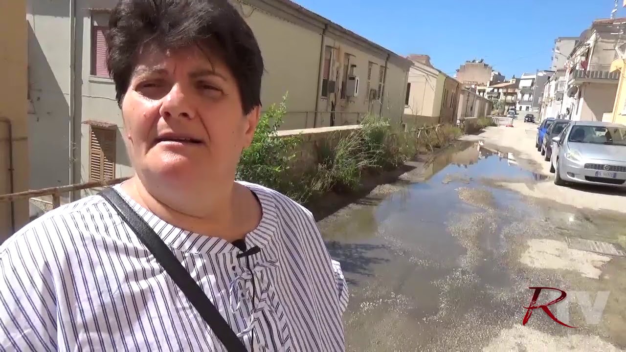 Ancora degrado al Villaggio Pescatori a Sciacca: pozzanghere perenni in strada, insetti ed erbacce