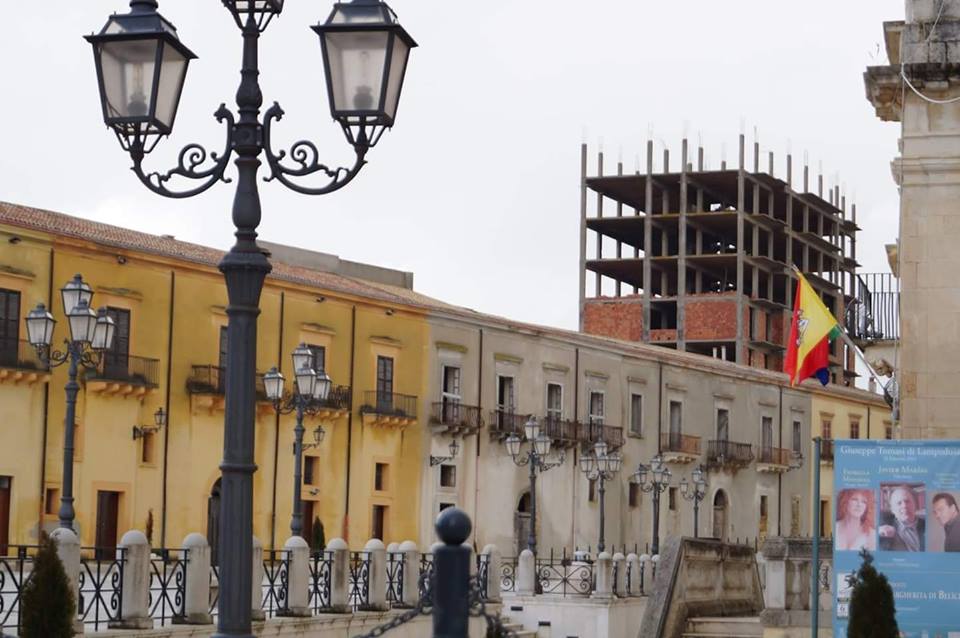 A Santa Margherita Belice firmato il contratto per la demolizione di Palazzo Lombardo, il sindaco Franco Valenti: "Anni di battaglie e tanto Maalox"