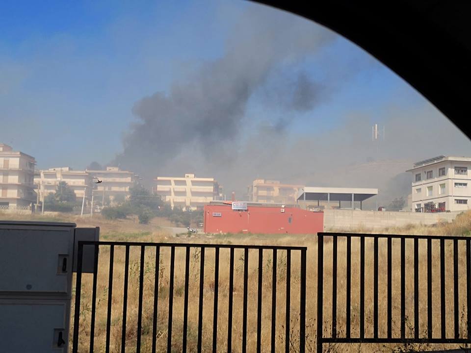 Evacuate alcune case lambite dall'incendio di oggi pomeriggio, lambito anche l'oleificio "La Madre Terra"
