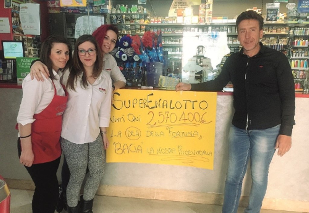 Vincita milionaria al Superenalotto, un castelvetranese scopre di essere il fortunato grazie ai giornali
