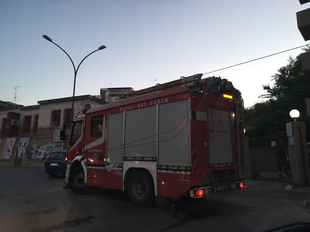 Frana in via Giovanni XXIII alla Perriera, passaggio interdetto al traffico
