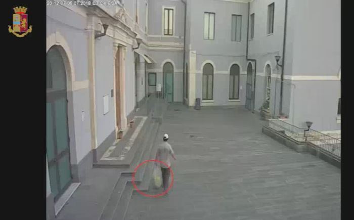 Catania. Prepara ordigno per vendicarsi del licenziamento, ma l'innesco non scatta