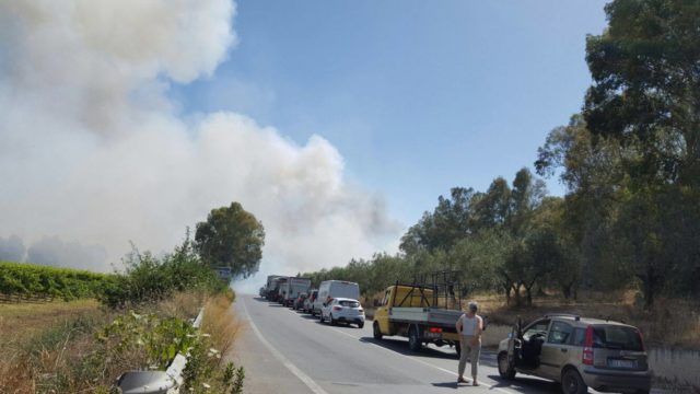 Appicca un incendio e scappa, arrestato un piromane ad Agrigento