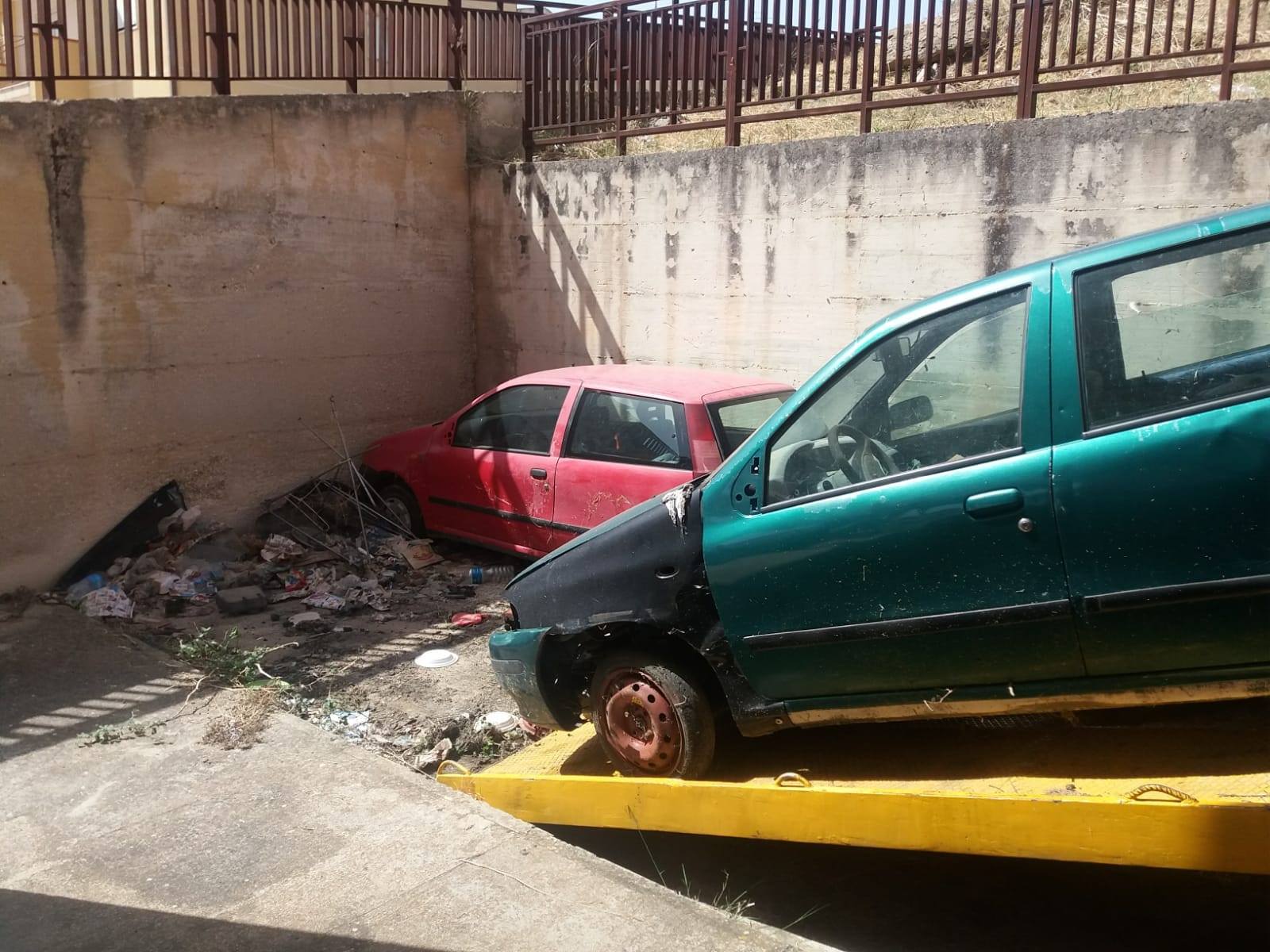 Auto abbandonate, Santa Margherita Belice si distingue per l'efficacia degli interventi con 70 vetture rimosse in poche settimane