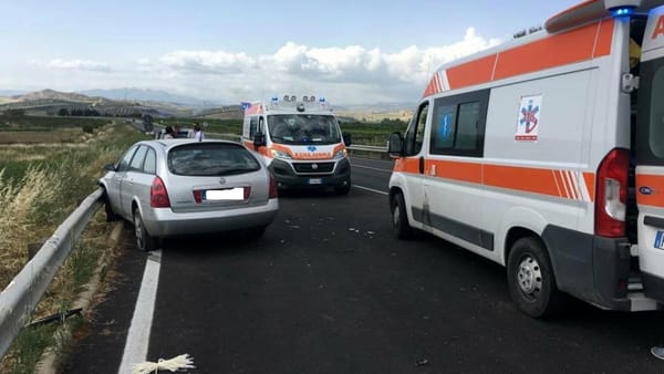 Schianto sulla Palermo-Sciacca: tre auto coinvolte, diversi feriti. Tra loro un bambino di 3 anni