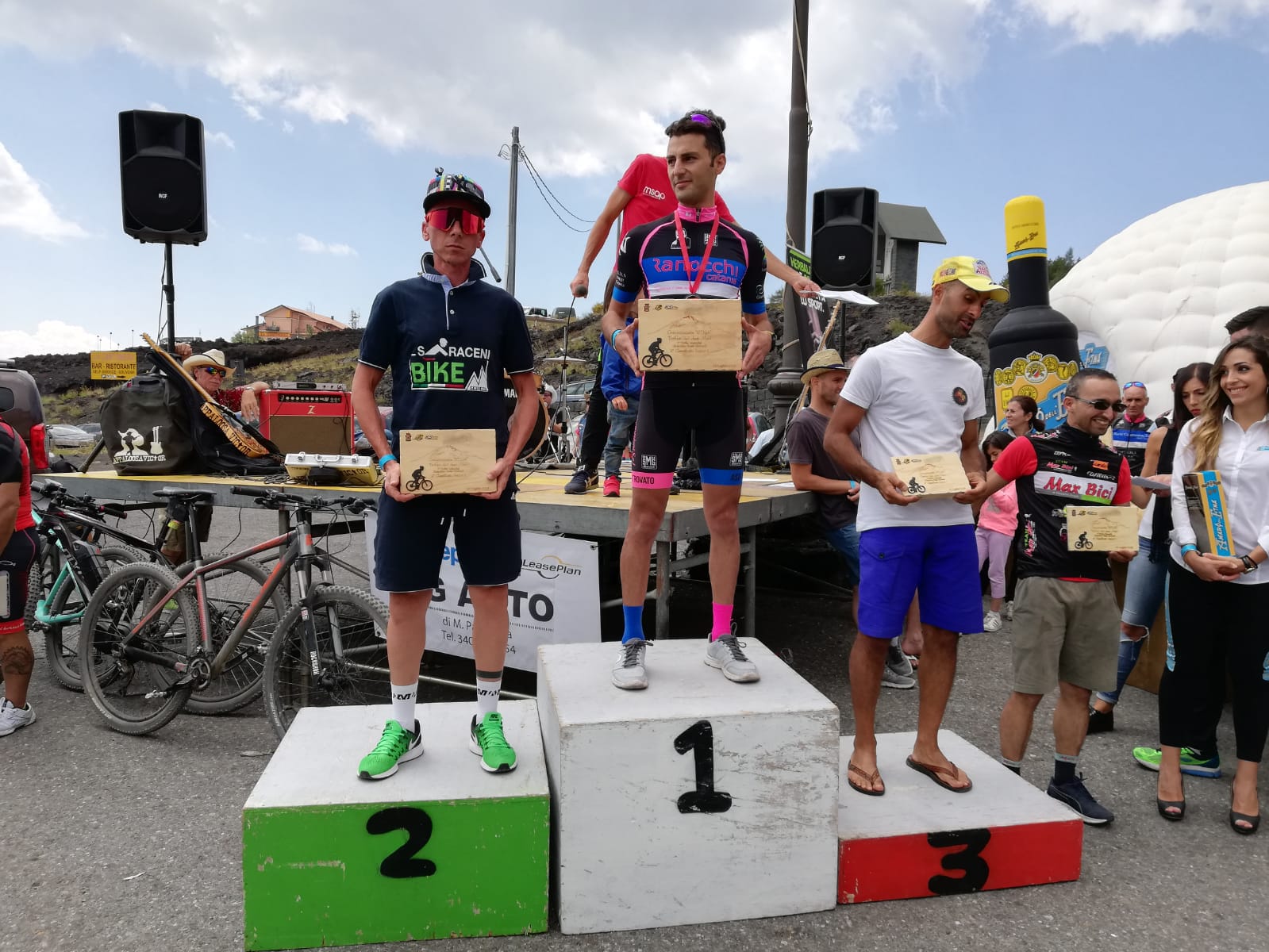 Atleti della Saraceno Bike impegnati in competizione sull'Etna e in Valtellina