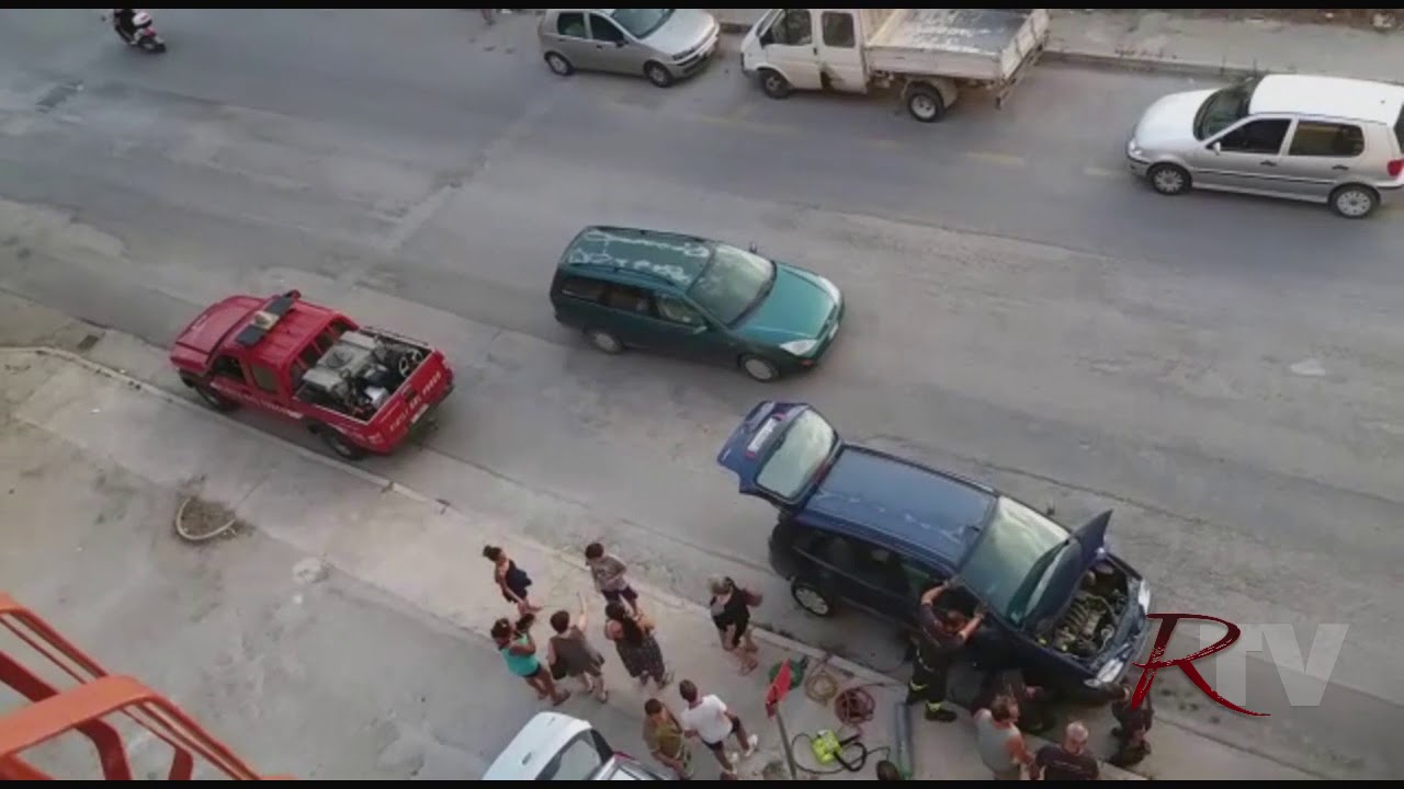 Salvato dai vigili del fuoco di Sciacca un cucciolo incastrato in una vettura