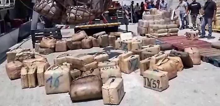 Droga. Sequestrate dalla finanza 20 tonnellate di hashish. Erano a bordo di una nave del Montenegro