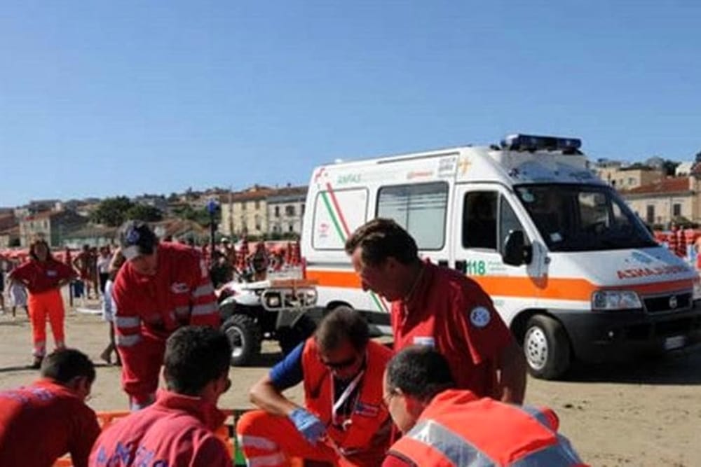 Siculiana. Diciottenne rischia di annegare. Paramedico del 118 lo salva col massaggio cardiaco