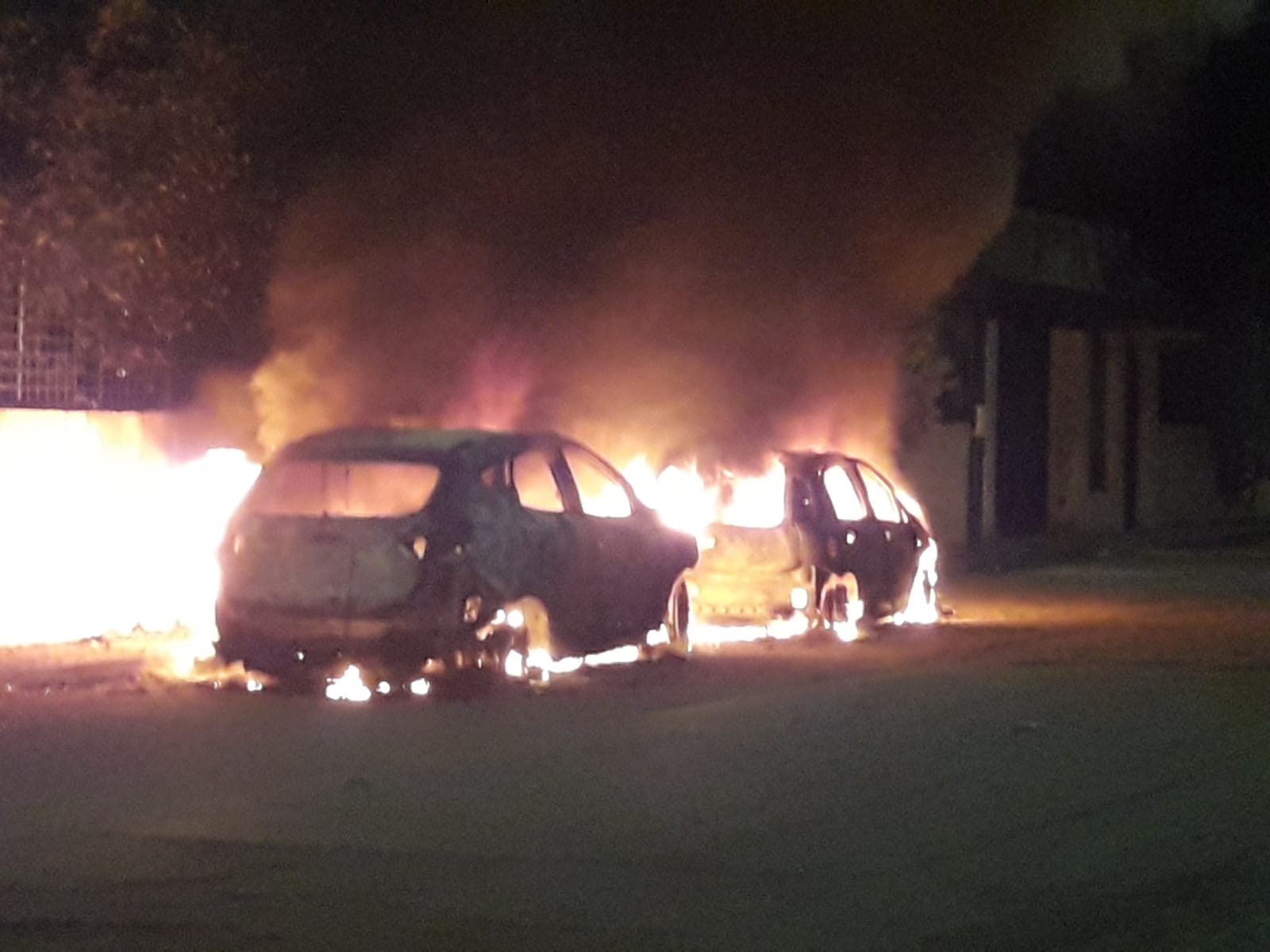 Ribera. Incendiata l'auto dell'assessore Montalbano. Coinvolta anche la vettura del fratello