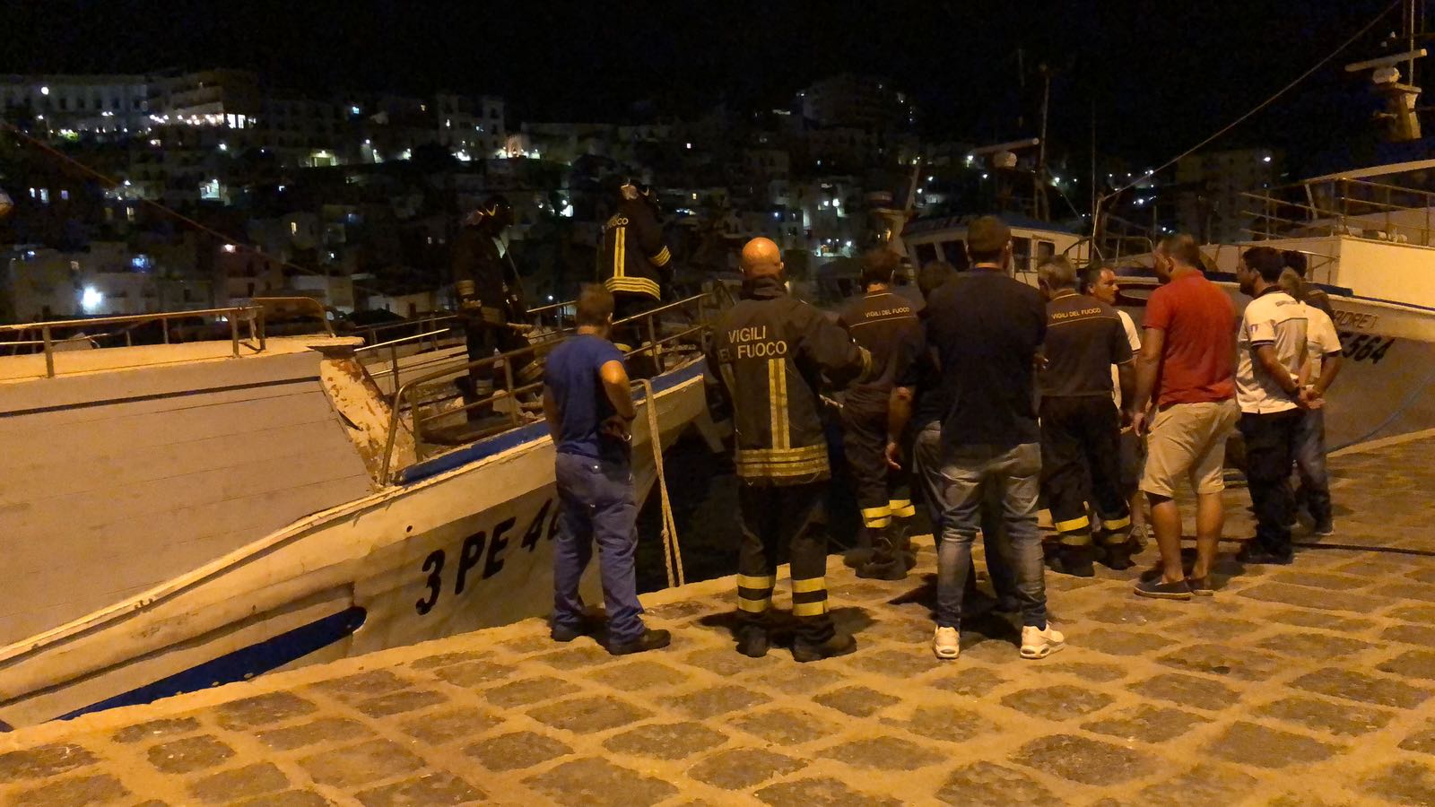 Fumo da un motopesca, i Vigili del fuoco stasera al porto. Situazione sotto controllo