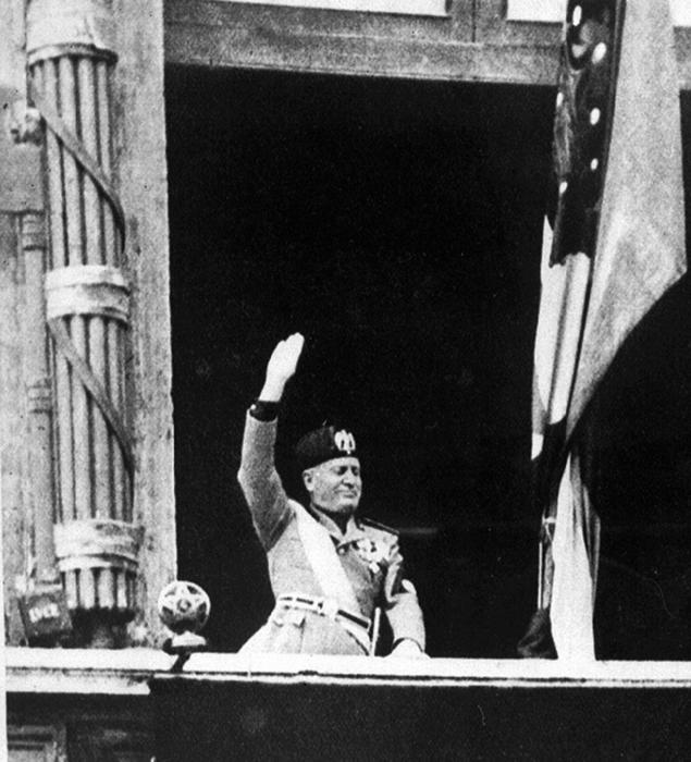 Modica. Foto di Mussolini esposta al bar? Non è un reato