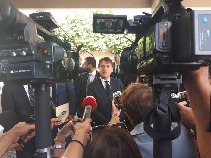 Palermo. Il premier Conte alla scuola "Puglisi". Orlando e Musumeci non vanno ad accoglierlo