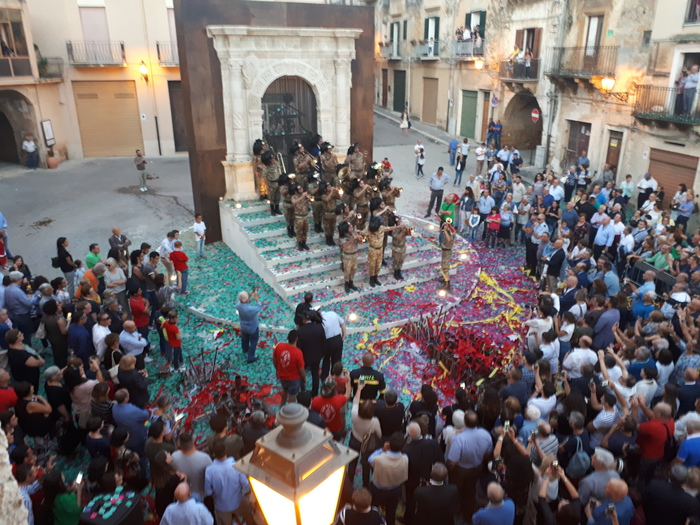 Sambuca. Recuperato portale in pietra del Cinquecento