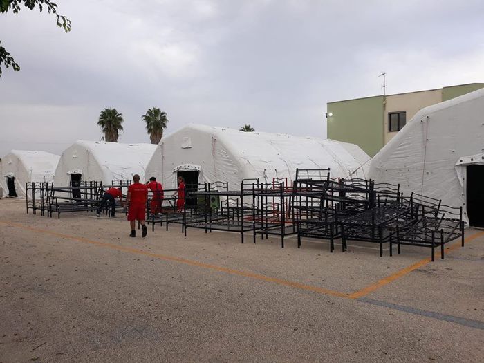 Campobello di Mazara. Campo di sosta temporanea per lavoratori migranti stagionali impegnati nella raccolta delle olive