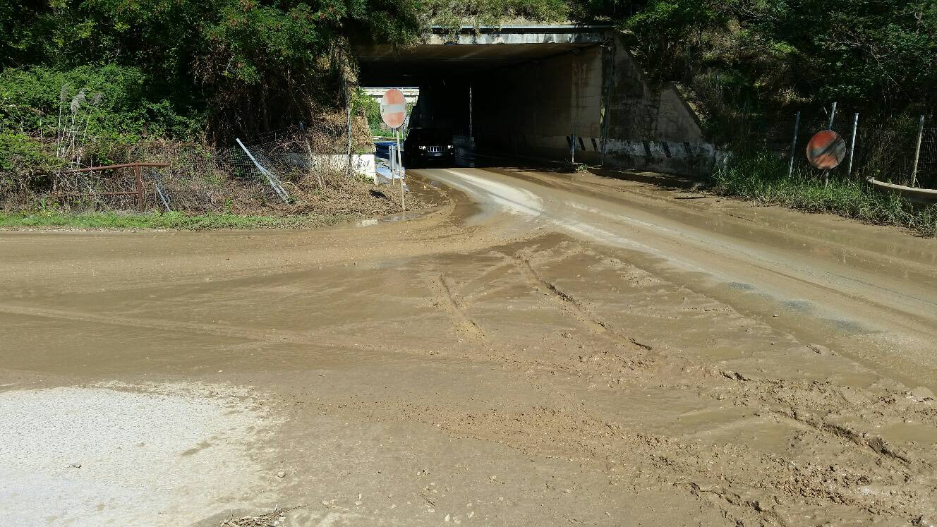 Il maltempo in provincia di Agrigento, fango e detriti in molte strade
