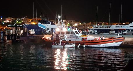 Sbarco di clandestini a Porto Palo di Menfi, rintracciati cinque tunisini