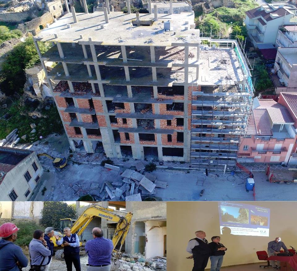 Demolizione di Palazzo Lombardo a Santa Margherita Belice, avviata la seconda fase ed entro Natale la struttura scomparirà