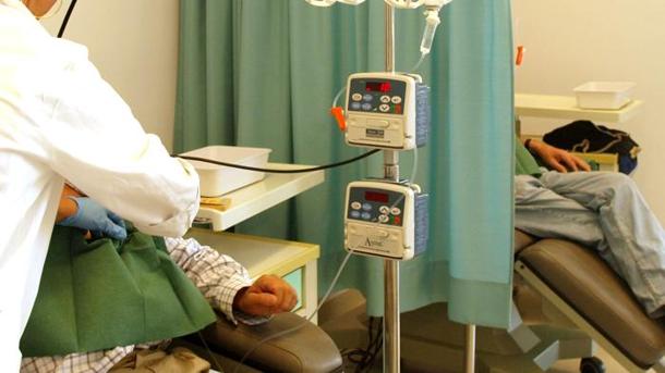 Due poltrone multifunzionali per la terapia chemioterapica, donazione del Rotary Club al reparto di oncologia di Sciacca