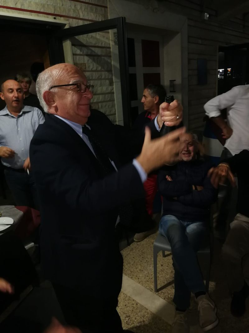 Brunetto su Facebook cita Seneca e Cusumano festeggiato per i suoi 70 anni da consiglieri e assessori