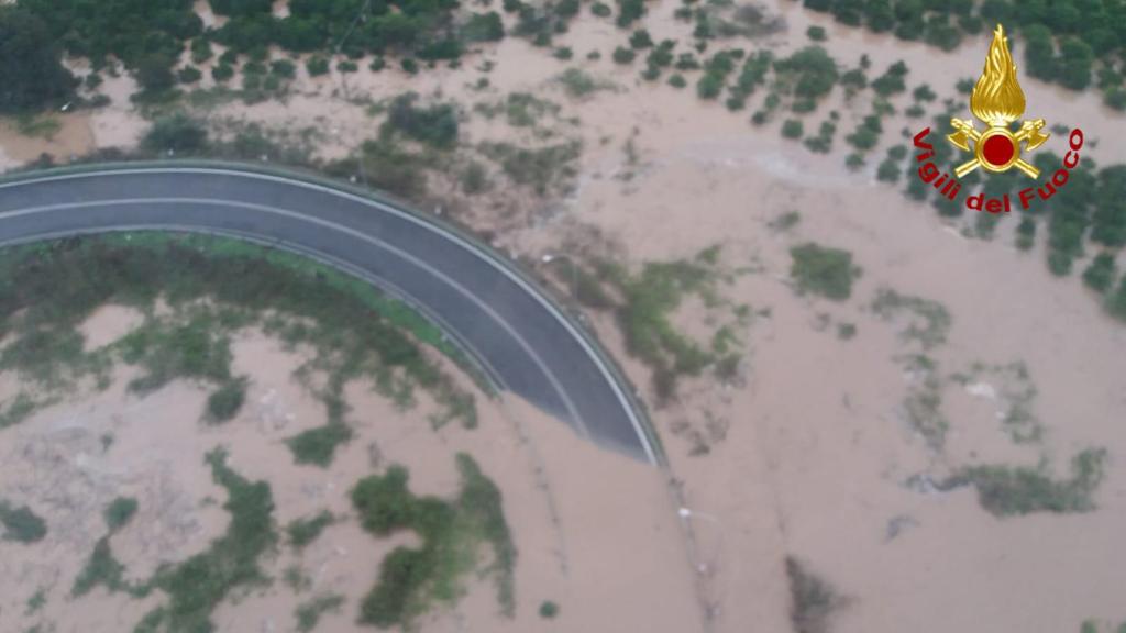 Il maltempo si abbatte sulla Sicilia orientale, strade come fiumi. Trecento interventi dei vigili del fuoco