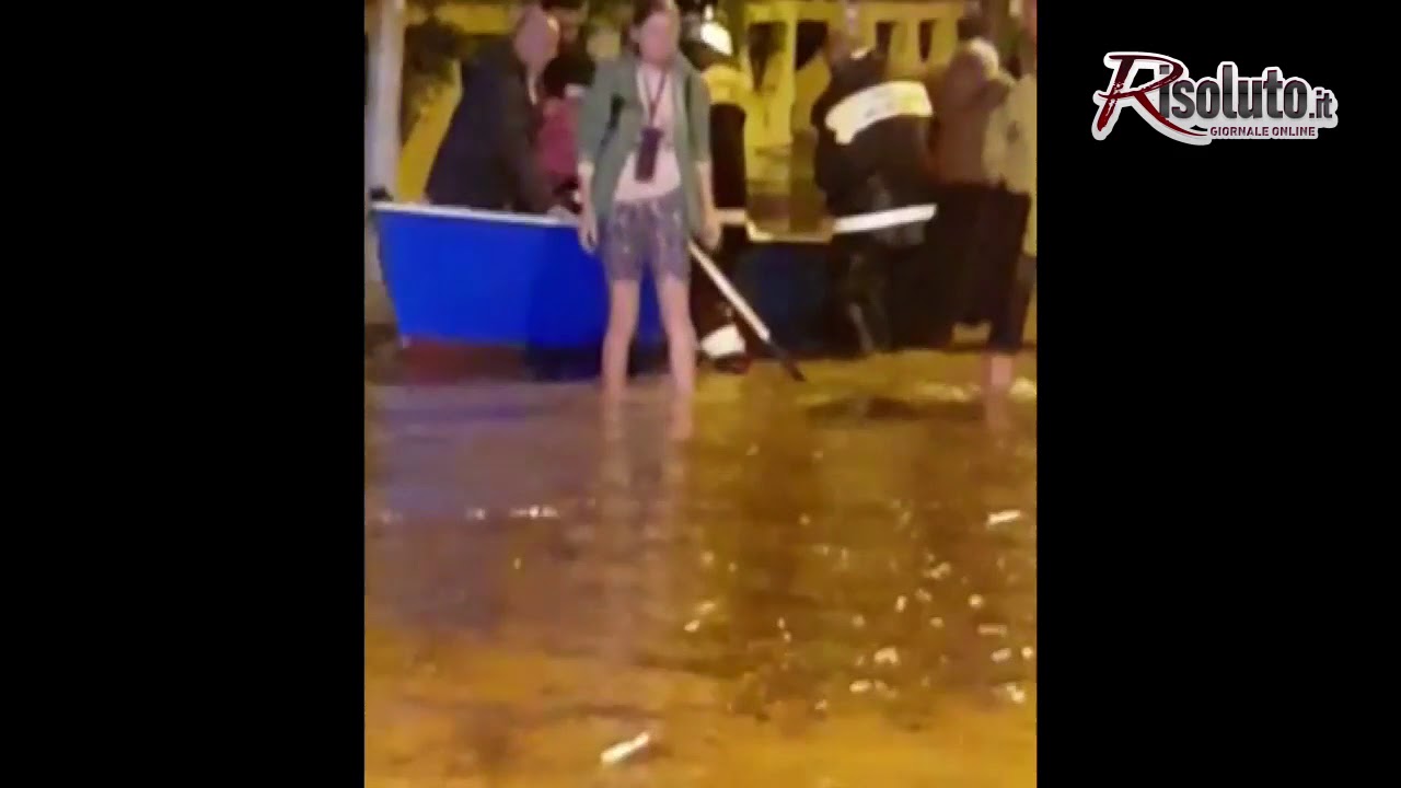 Spettacolare salvataggio di un centinaio di persone questa sera a Lido Fiori di Menfi, in azione anche i sommozzatori