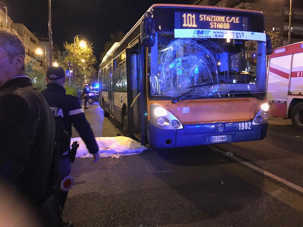 Investito un pedone a Palermo dal bus di linea 101 in via Libertà