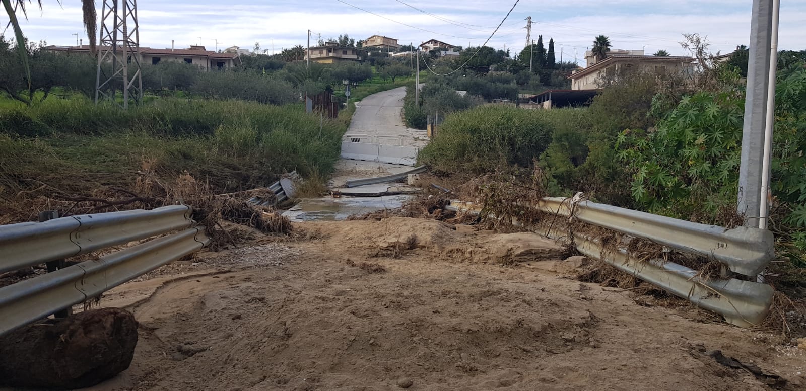Post alluvione, la contrada Carbone a Sciacca senza più una viabilità