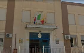 Tre consiglieri comunali di Sciacca attaccano l'amministrazione: "Alla media Inveges per il vetro rotto di una finestra palestra chiusa da 20 giorni"
