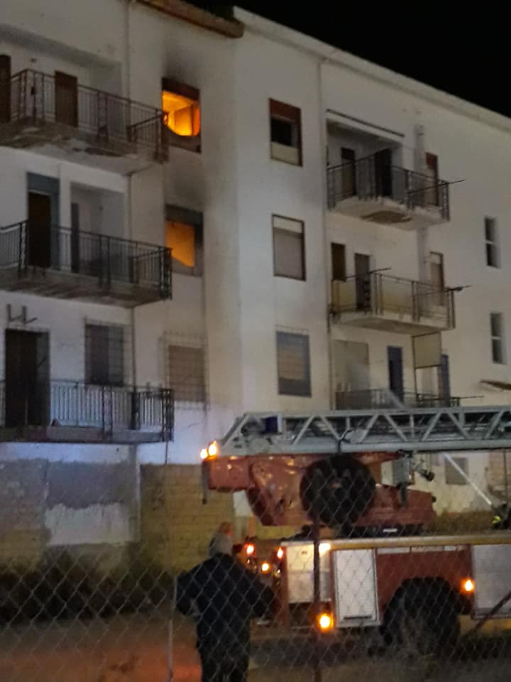 Incendio nelle palazzine disabitate di Largo Martiri a Ribera, indagini in corso dei carabinieri