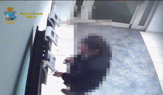 La telefonata della moglie gelosa fa scattare l'indagine all'assessorato, tutti i nomi degli indagati